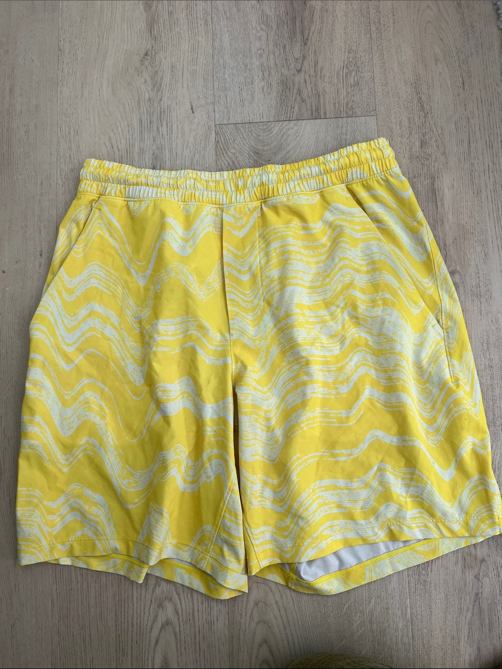 Men’s lululemon athletica Yellow & White Wave-Print Shorts